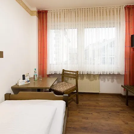 Ellenzer Goldbäumchen Hotel 3*