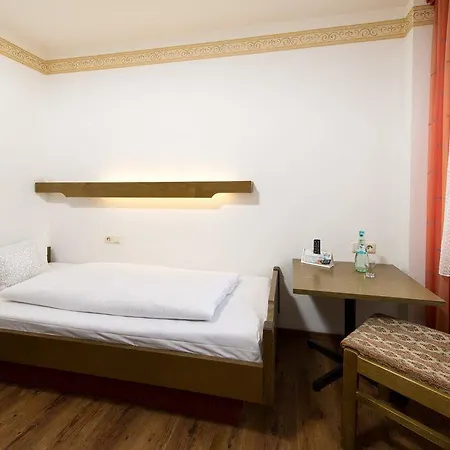 Ellenzer Goldbaeumchen Hotel