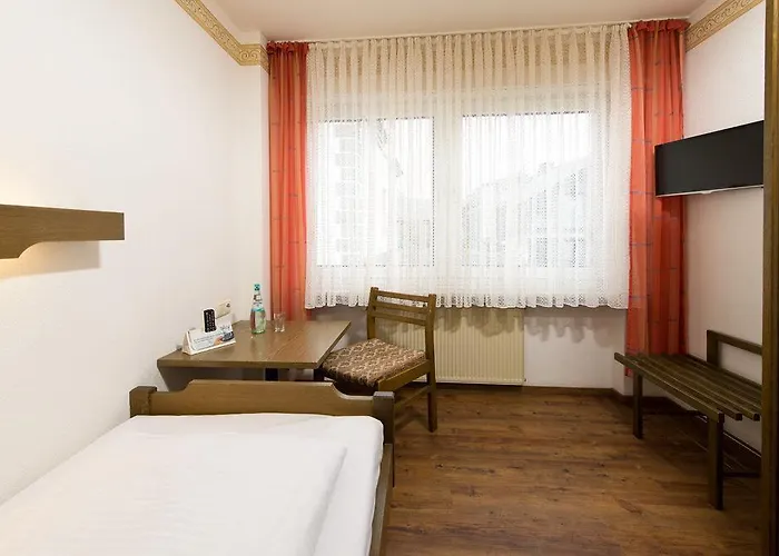 Ellenzer Goldbaeumchen Hotel 3*