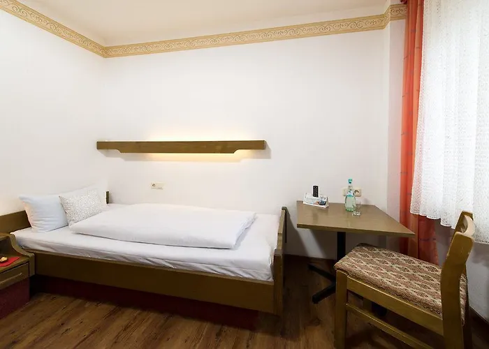 Ellenzer Goldbaeumchen Hotell
