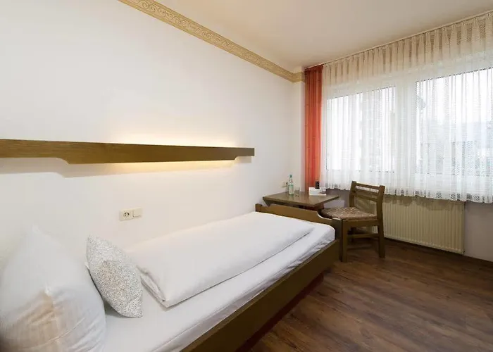 Ellenzer Goldbaeumchen Hotel 3*